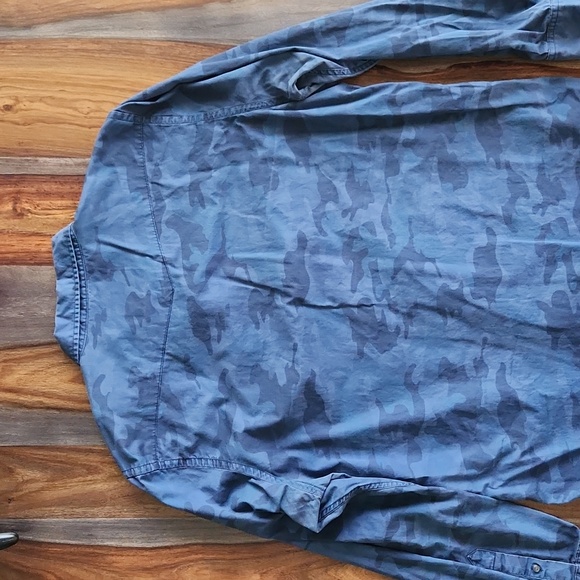 American Eagle Outfitters, Men's Long Sleeve, Button Down Shirt. XL Blue Camo - Picture 2 of 8